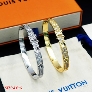 Louis Vuitton Jewelry Set | LOVE Bracelet / Stone-