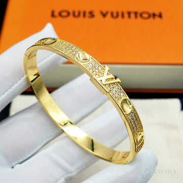 Louis Vuitton Jewelry Set | LOVE Bracelet / Stone-