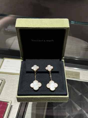 Van Cleef Earrings | Magic Alhambra
